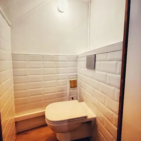 Charming House:comfort, Queen Size Bed, Work Area *