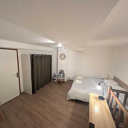 Charming House:comfort, Queen Size Bed, Work Area * 생디지에
