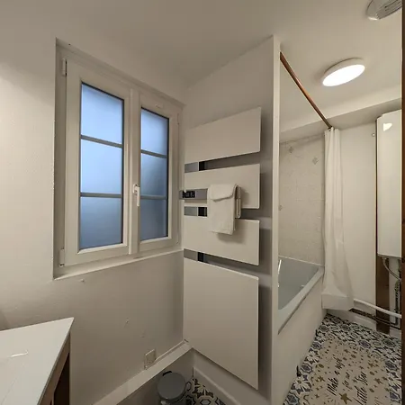 Charming House:comfort, Queen Size Bed, Work Area * 생디지에